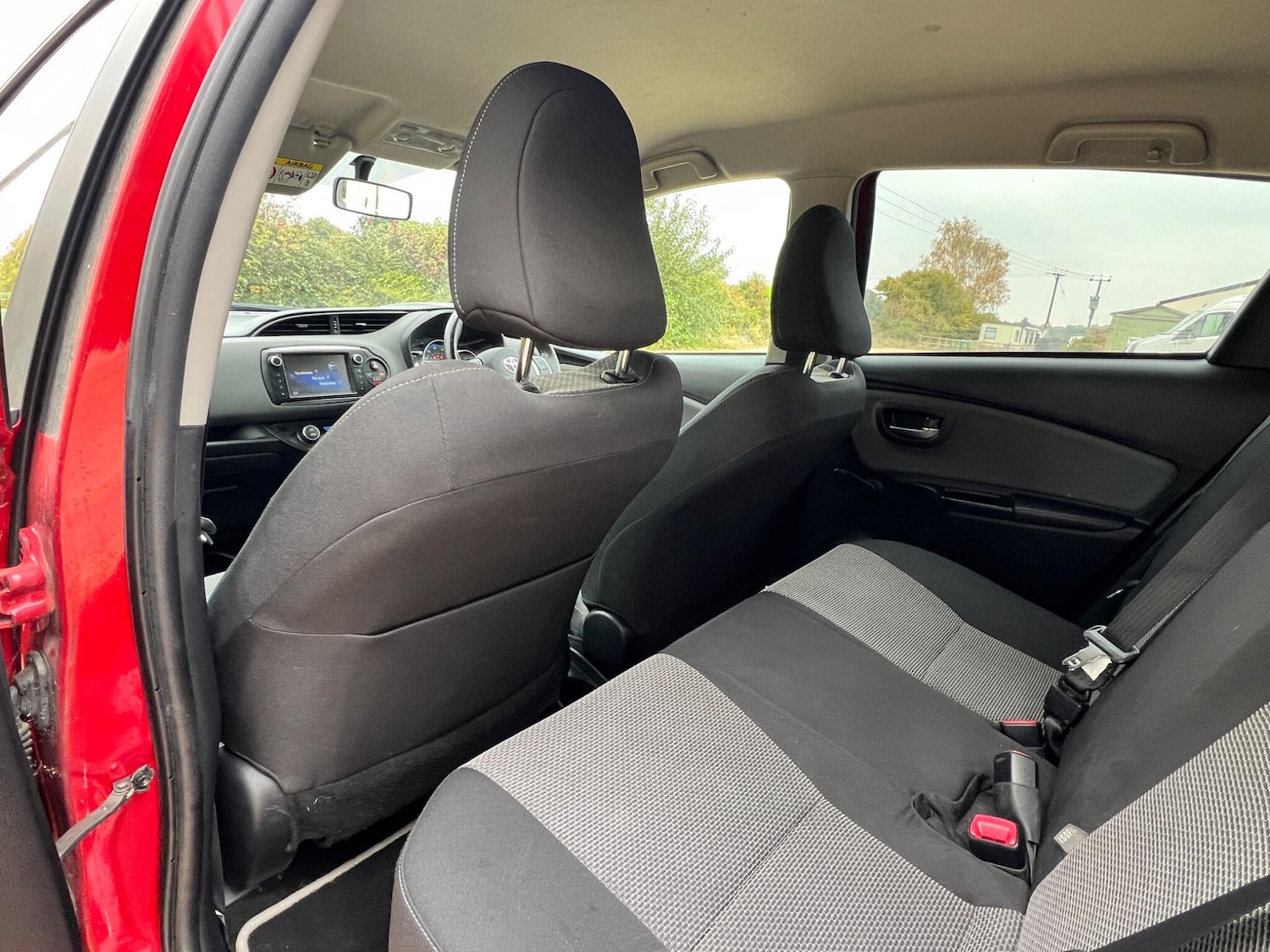 Used Toyota Yaris 2016 for sale - 76294881: Photo 40