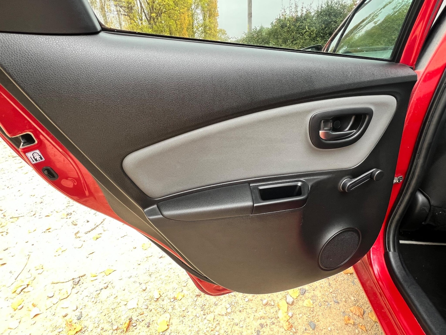 Used Toyota Yaris 2016 for sale - 76294881: Photo 41