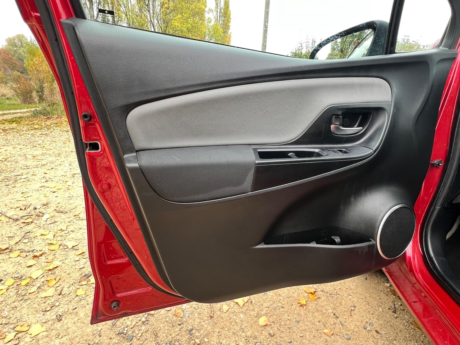 Used Toyota Yaris 2016 for sale - 76294881: Photo 47