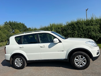 Used Ssangyong Rexton 2015 for sale - 79111090: Photo