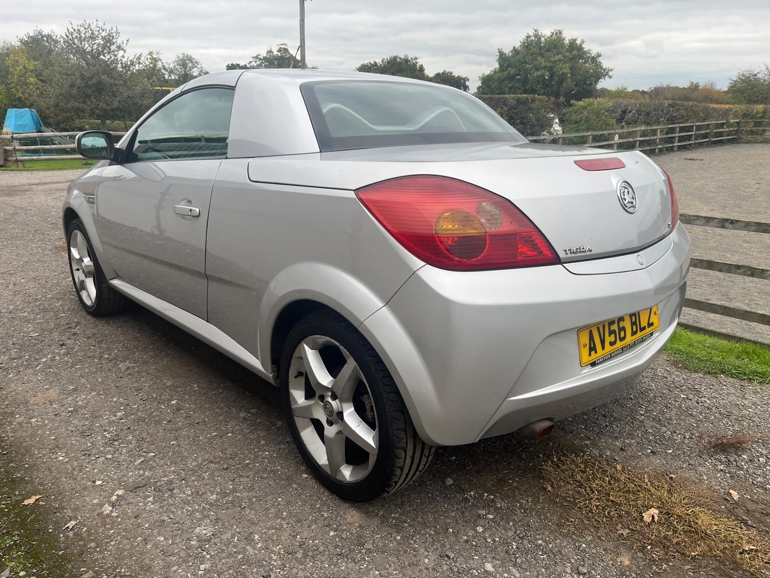 Used Vauxhall Tigra 2006 for sale - 76370925: Photo 2
