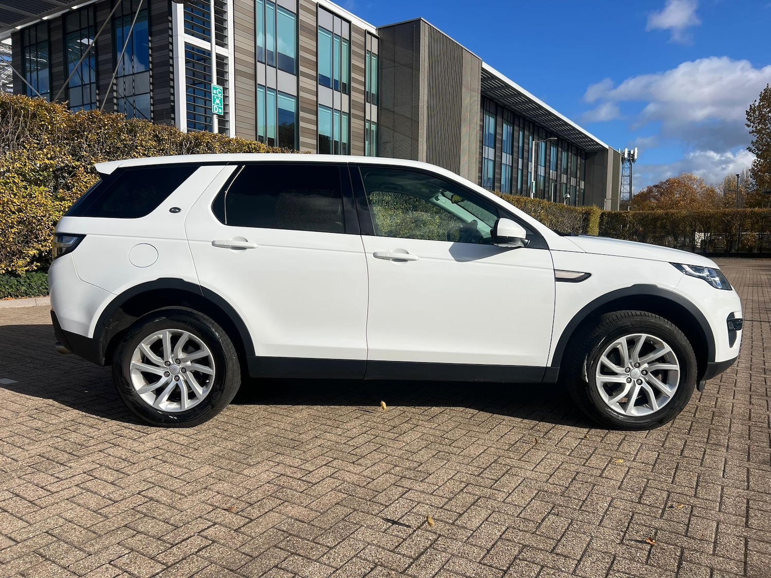 Used Land Rover Discovery Sport 2018 for sale - 76436619: Photo 4