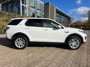 Used Land Rover Discovery Sport 2018 for sale - 76436619: Photo
