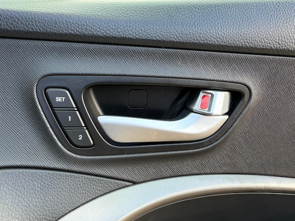 Used Hyundai Santa Fe 2015 for sale - 75705621: Photo 35