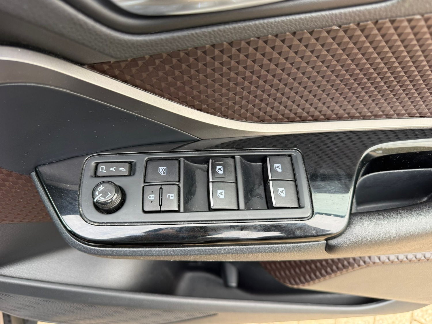 Used Toyota C-HR 2017 for sale - 76405818: Photo 13