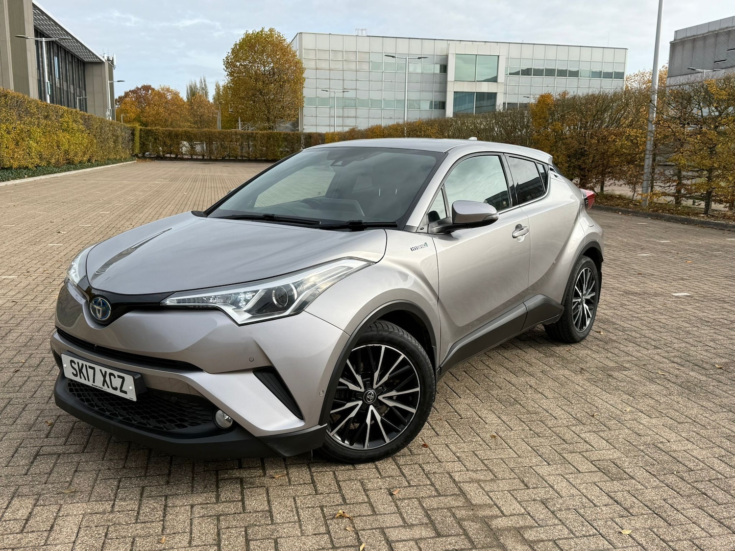 Used Toyota C-HR 2017 for sale - 76405818: Photo 2