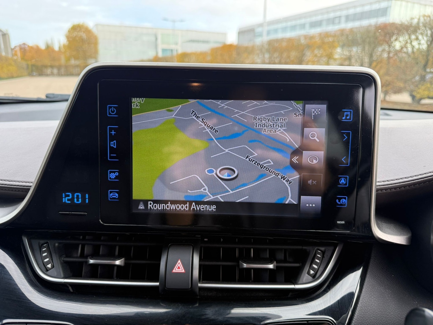 Used Toyota C-HR 2017 for sale - 76405818: Photo 8