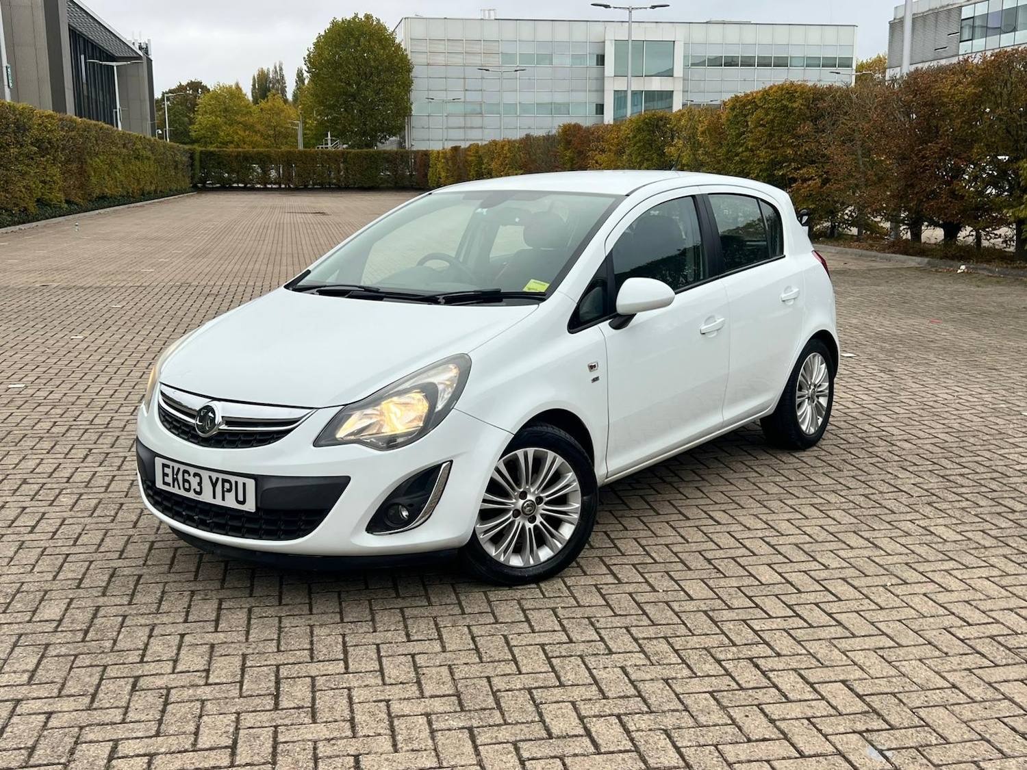 Used Vauxhall Corsa 2013 for sale - 76273744: Photo 2