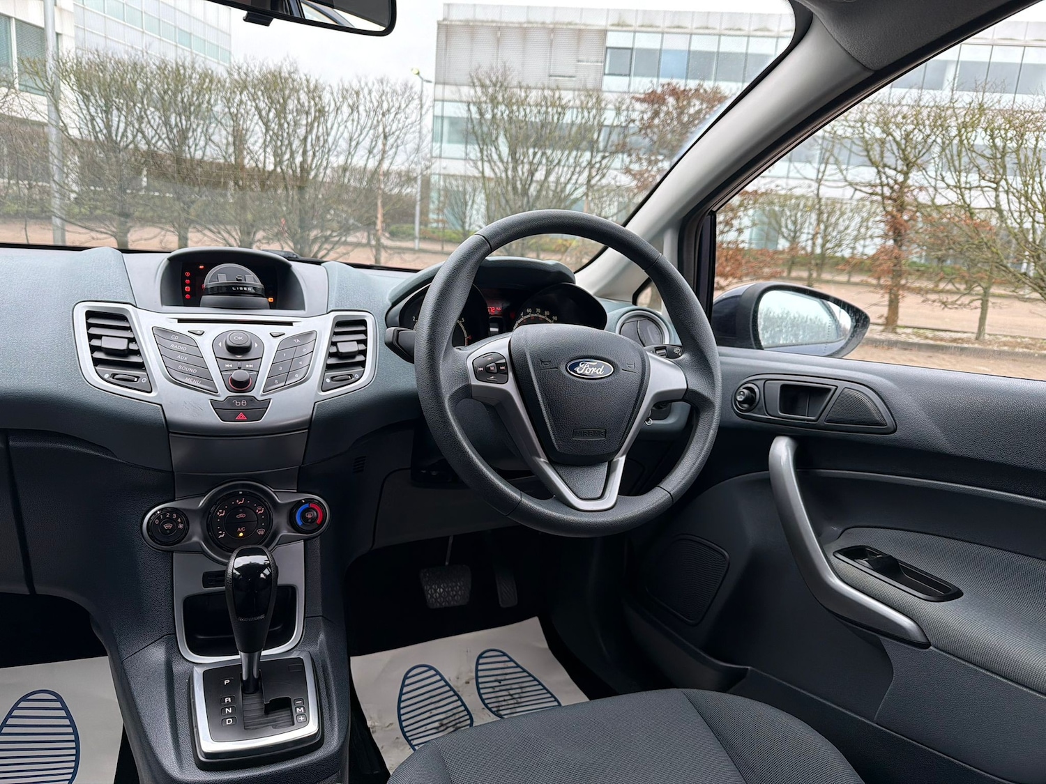 Used Ford Fiesta 2011 for sale - 76961832: Photo 11