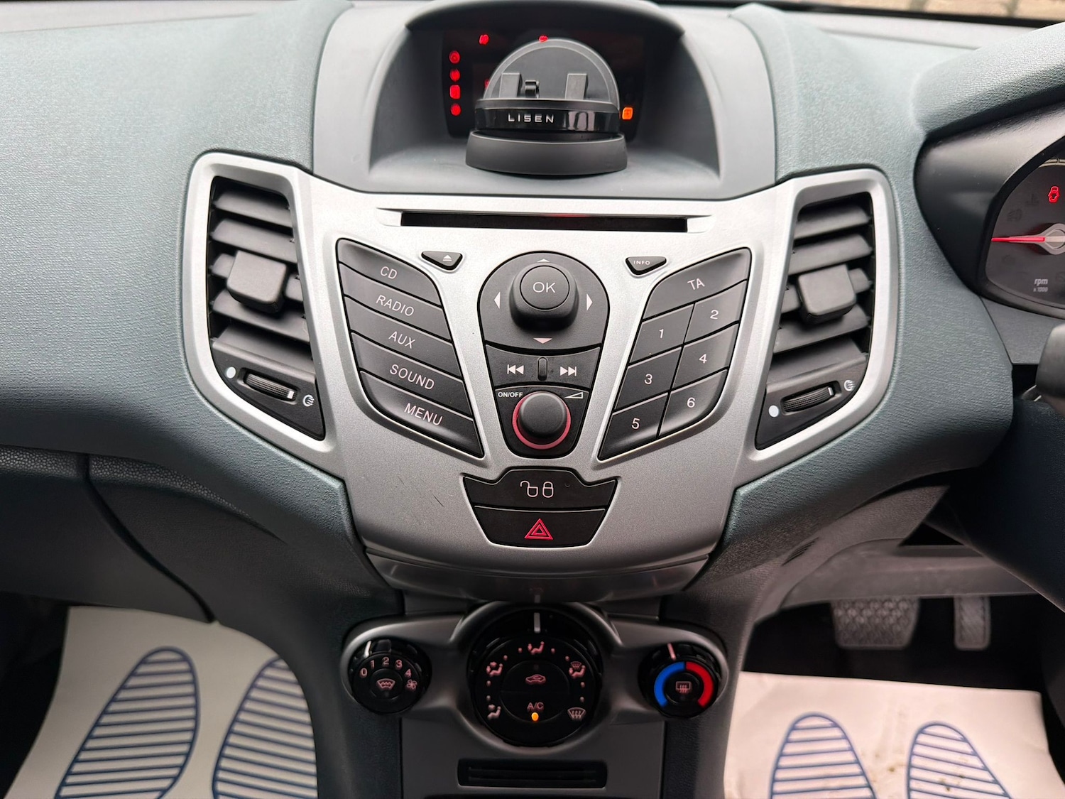 Used Ford Fiesta 2011 for sale - 76961832: Photo 12