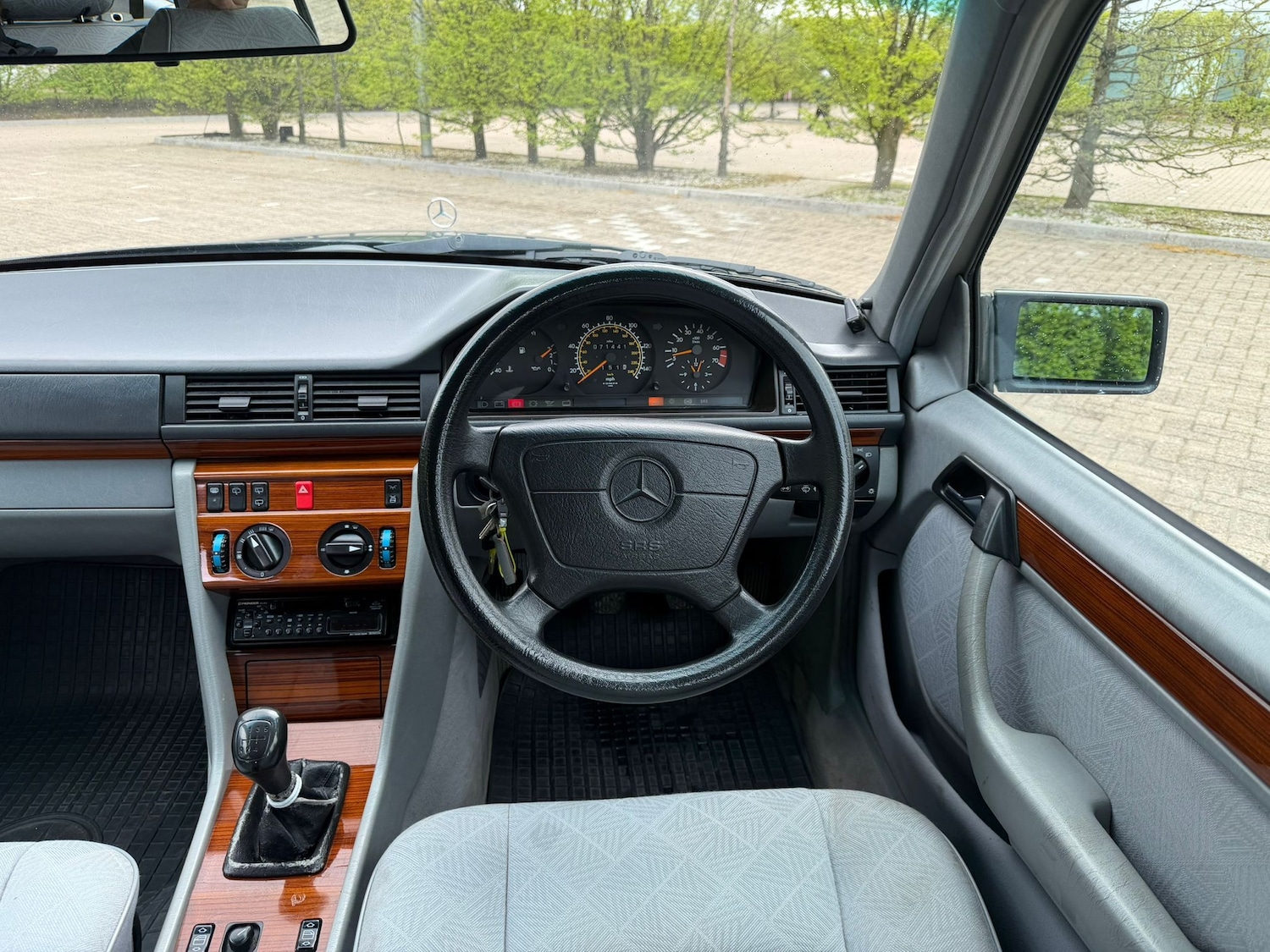 Used Mercedes-Benz E Class 1995 for sale - 78132105: Photo 10