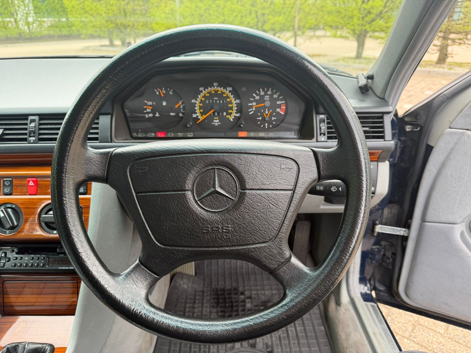 Used Mercedes-Benz E Class 1995 for sale - 78132105: Photo 11