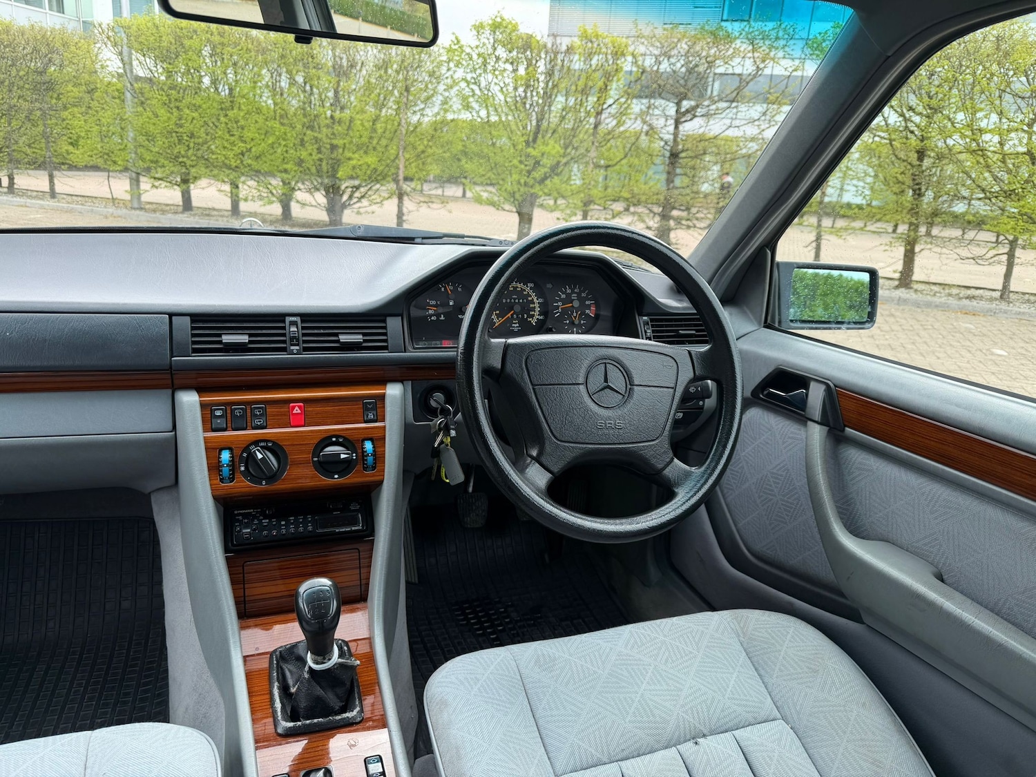 Used Mercedes-Benz E Class 1995 for sale - 78132105: Photo 12