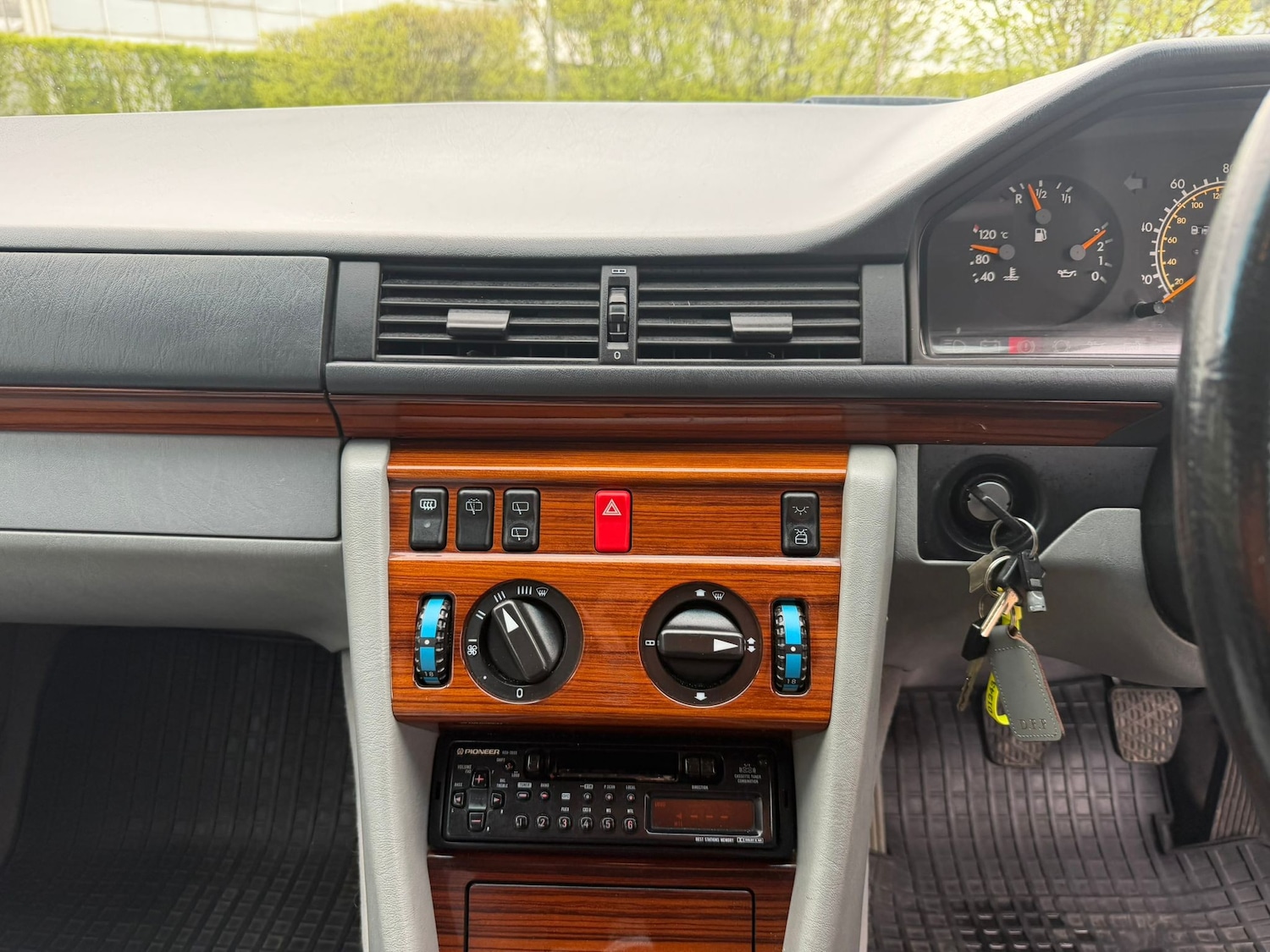 Used Mercedes-Benz E Class 1995 for sale - 78132105: Photo 14