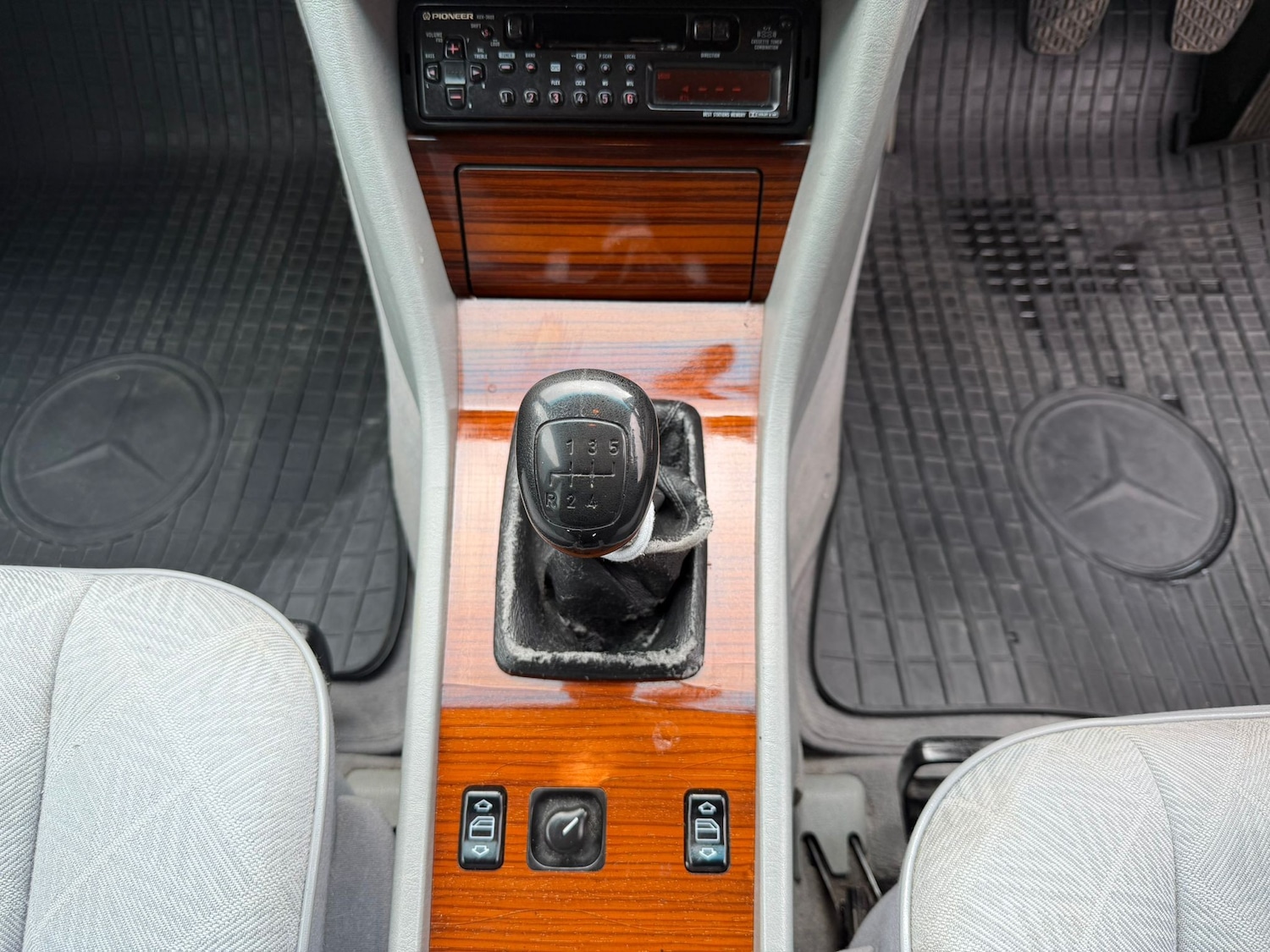 Used Mercedes-Benz E Class 1995 for sale - 78132105: Photo 16