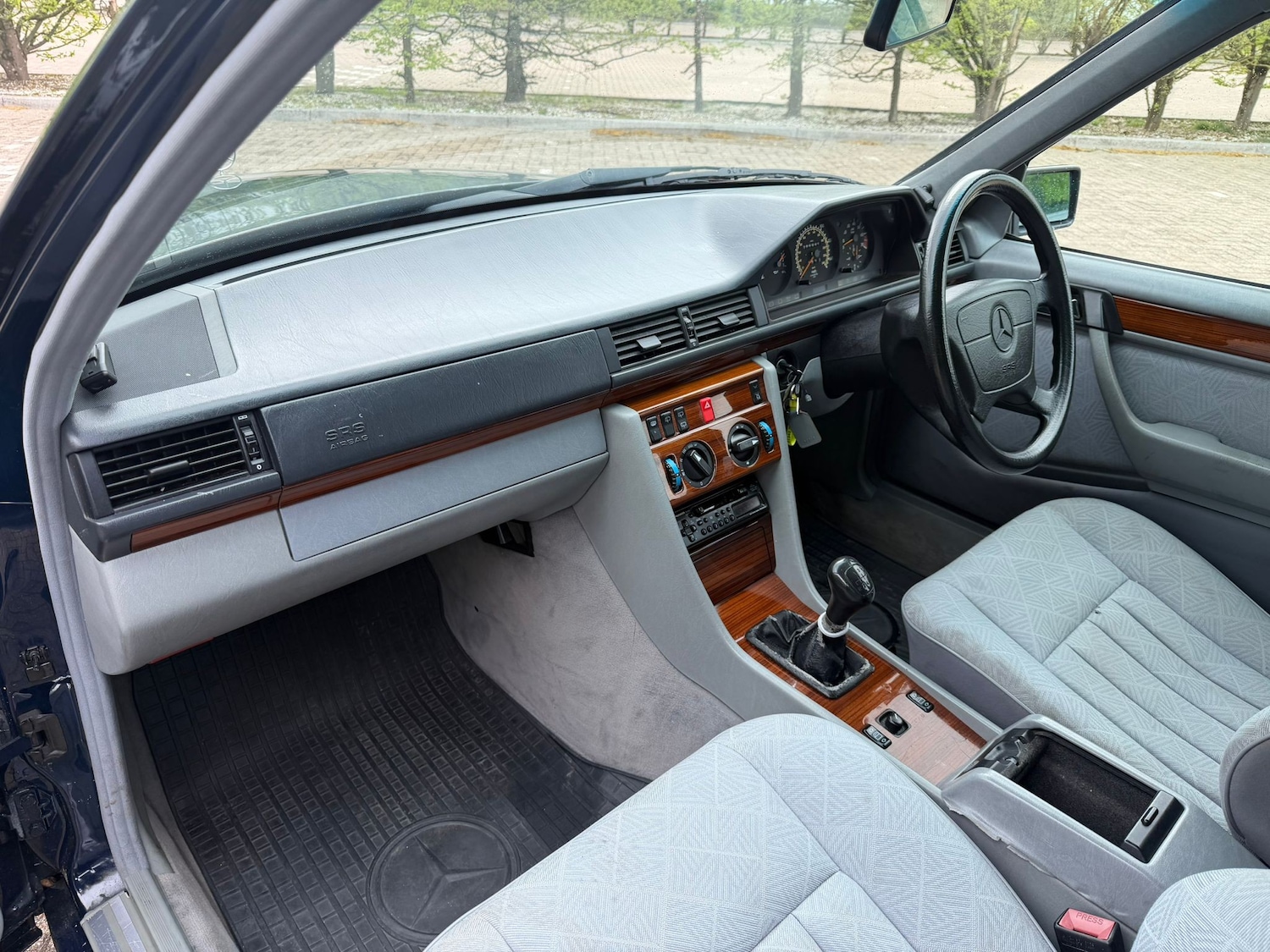 Used Mercedes-Benz E Class 1995 for sale - 78132105: Photo 17