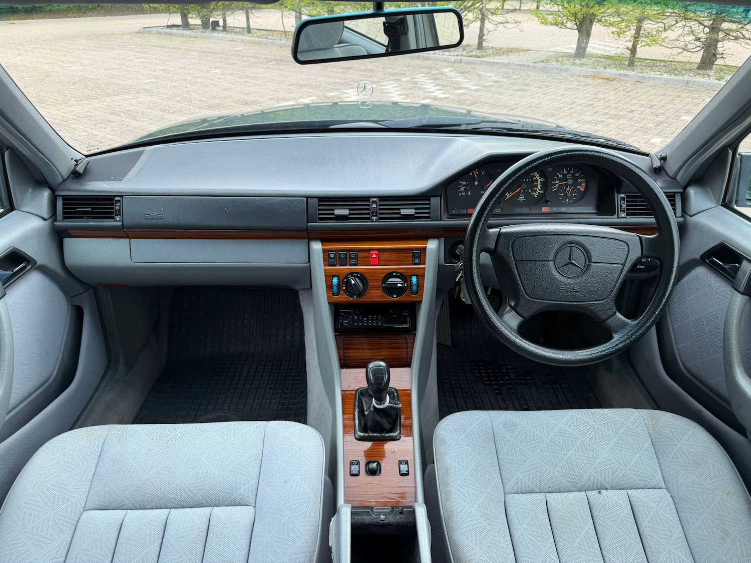 Used Mercedes-Benz E Class 1995 for sale - 78132105: Photo 3