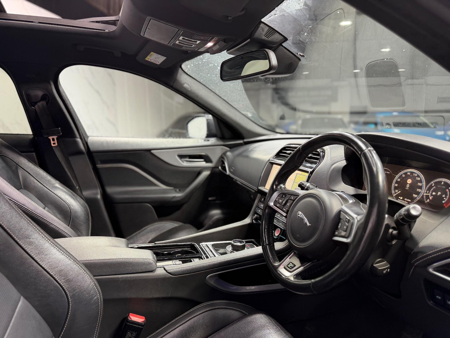 Used Jaguar F-Pace 2017 for sale - 77467947: Photo 2