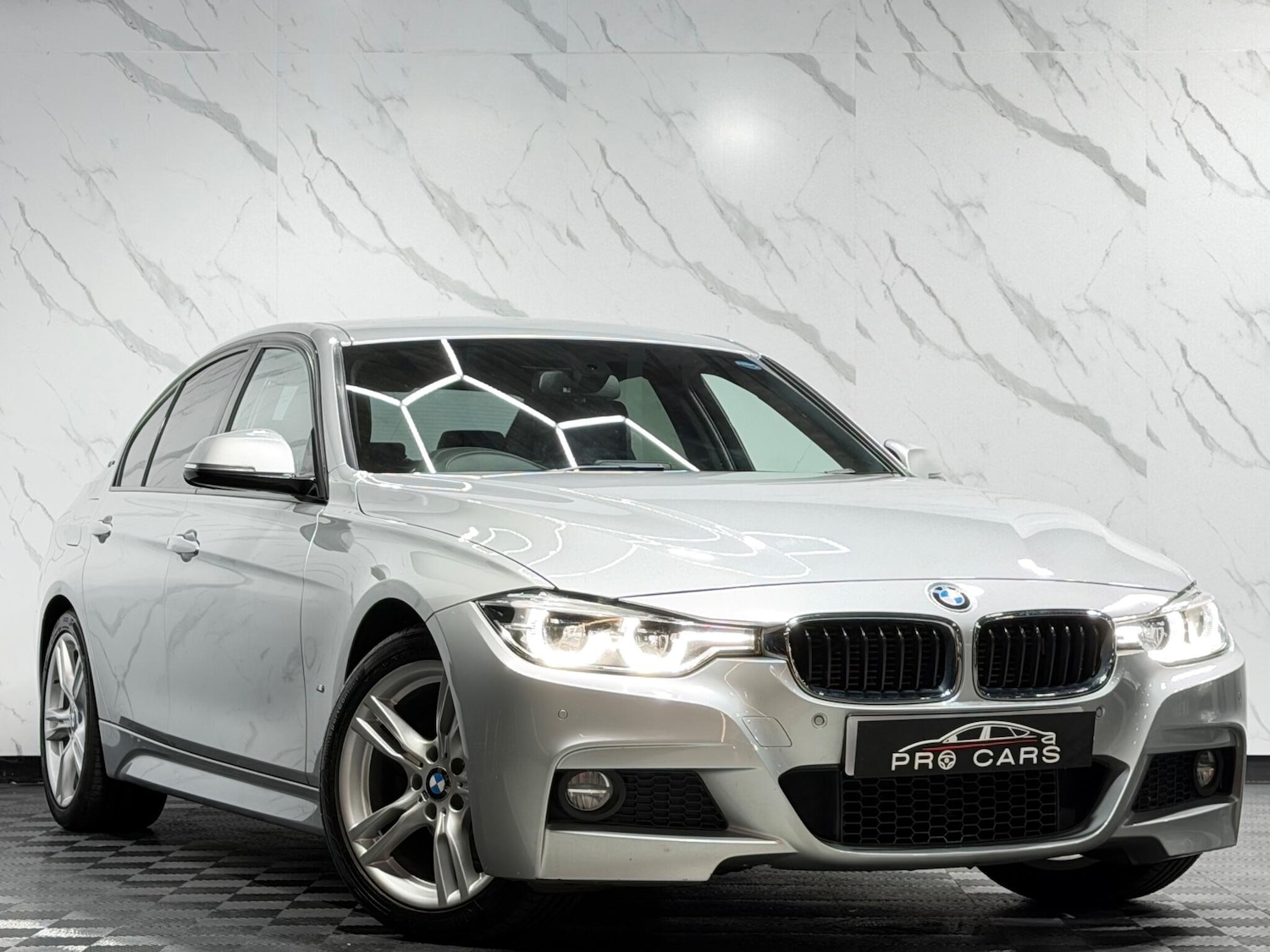 Used BMW 3 Series 2018 for sale - 77298395: Photo 1