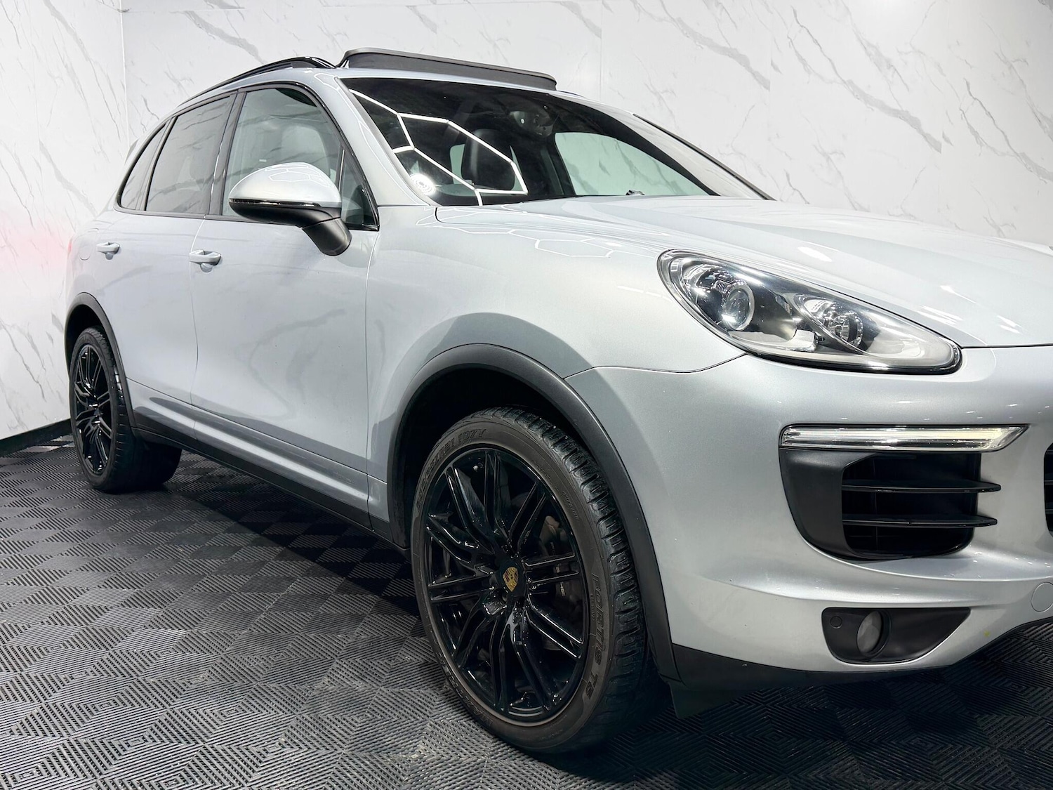 Used Porsche Cayenne 2017 for sale - 77298391: Photo 14