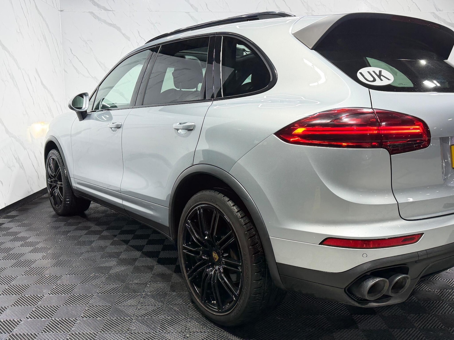 Used Porsche Cayenne 2017 for sale - 77298391: Photo 31