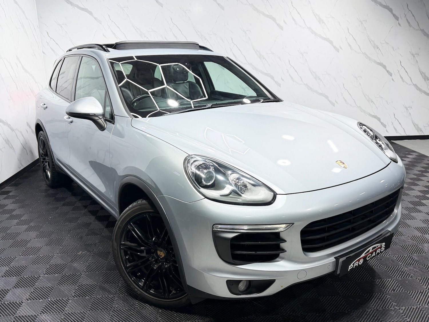 Used Porsche Cayenne 2017 for sale - 77298391: Photo 5