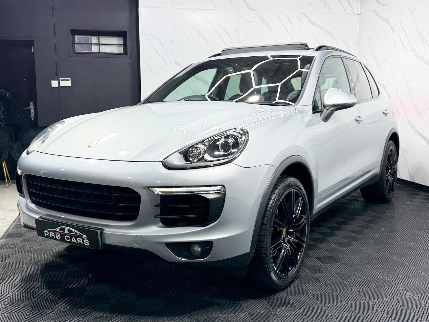 Used Porsche Cayenne 2017 for sale - 77298391: Photo 6