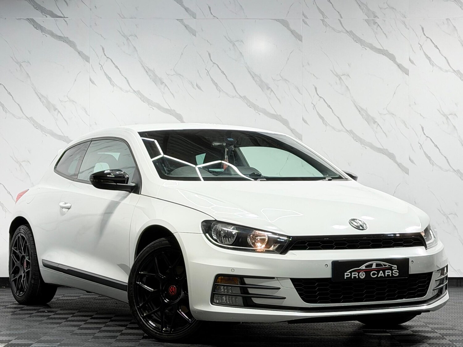 Used Volkswagen Scirocco 2016 for sale - 77377245: Photo 1