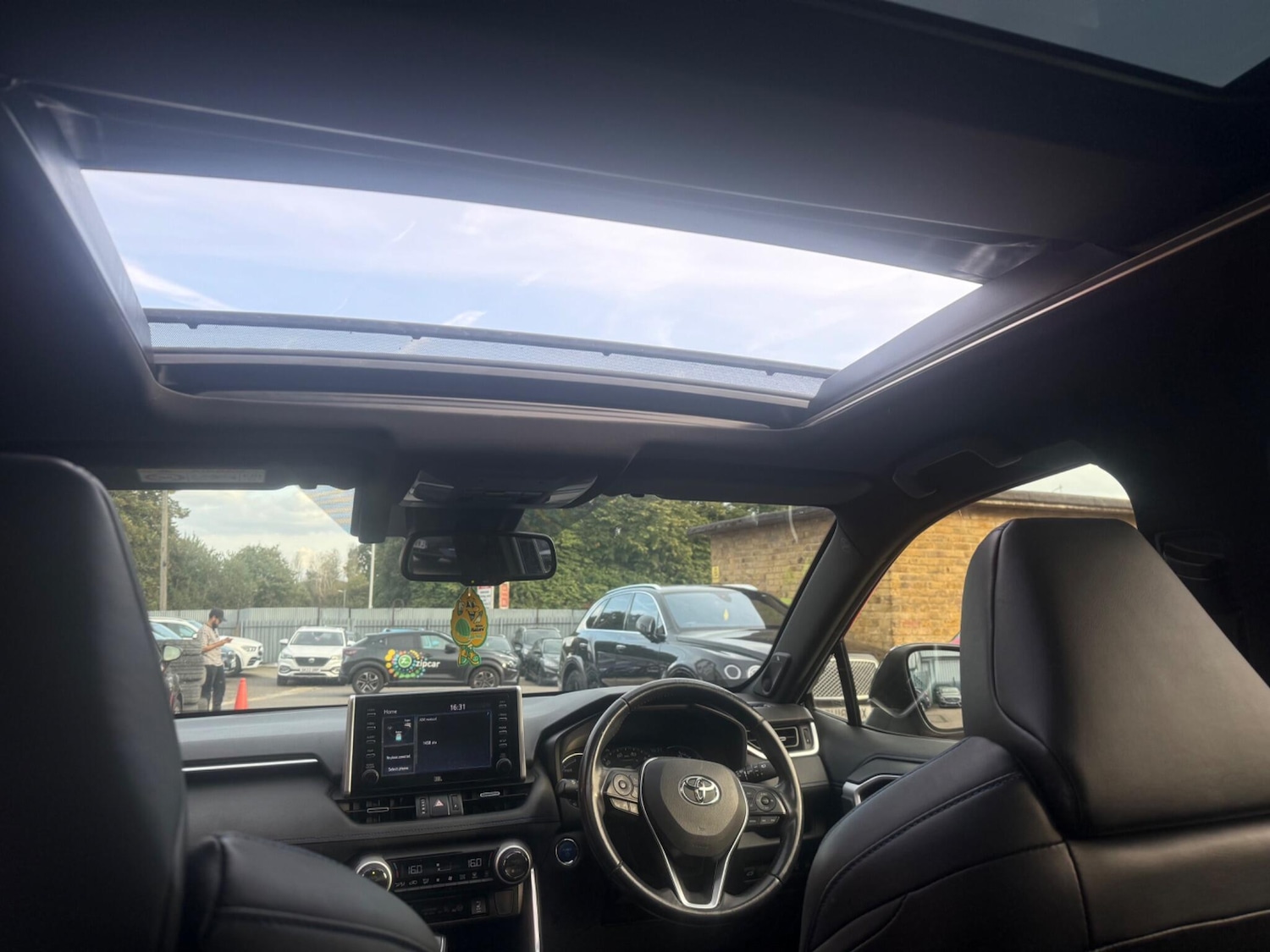 Used Toyota RAV4 2019 for sale - 76032497: Photo 15