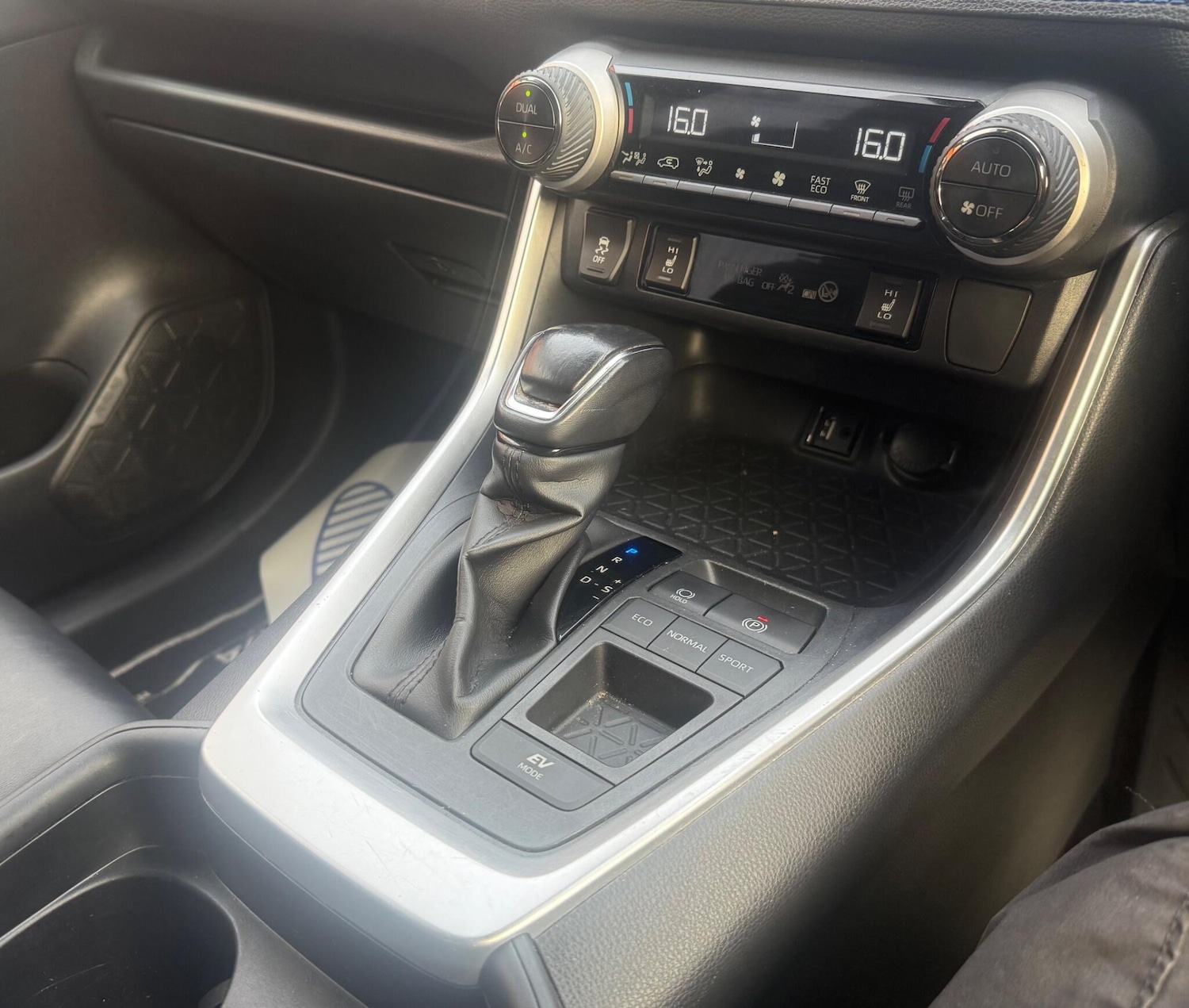 Used Toyota RAV4 2019 for sale - 76032497: Photo 29