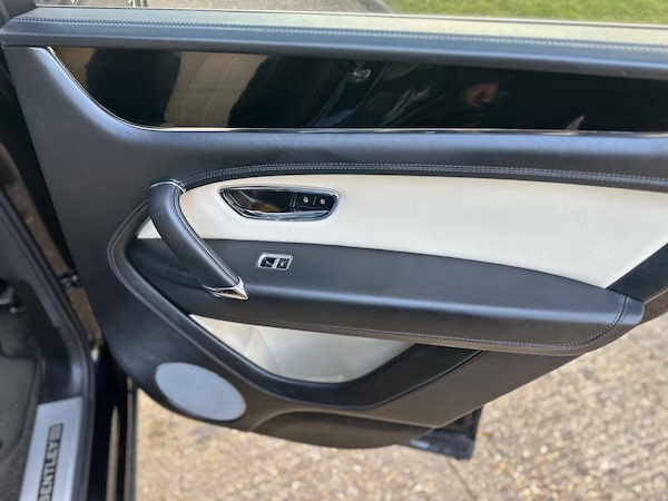 Used Bentley Bentayga 2018 for sale - 75670693: Photo 11