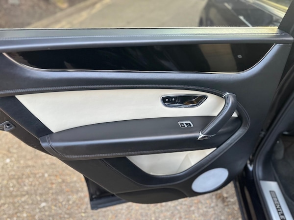 Used Bentley Bentayga 2018 for sale - 75670693: Photo 16