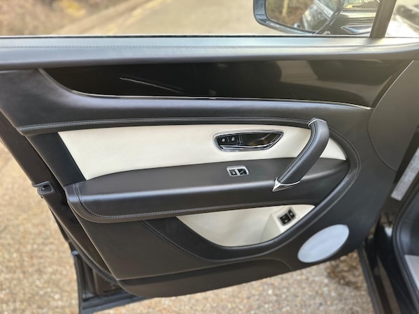 Used Bentley Bentayga 2018 for sale - 75670693: Photo 23