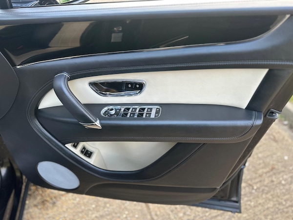 Used Bentley Bentayga 2018 for sale - 75670693: Photo 28