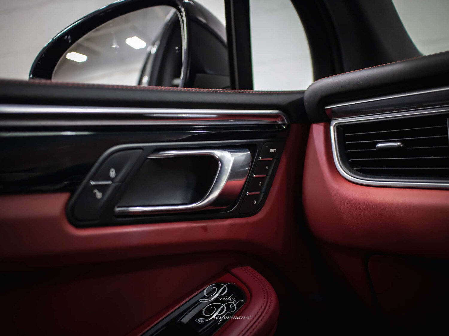 Used Porsche Macan 2015 for sale - 77575736: Photo 31