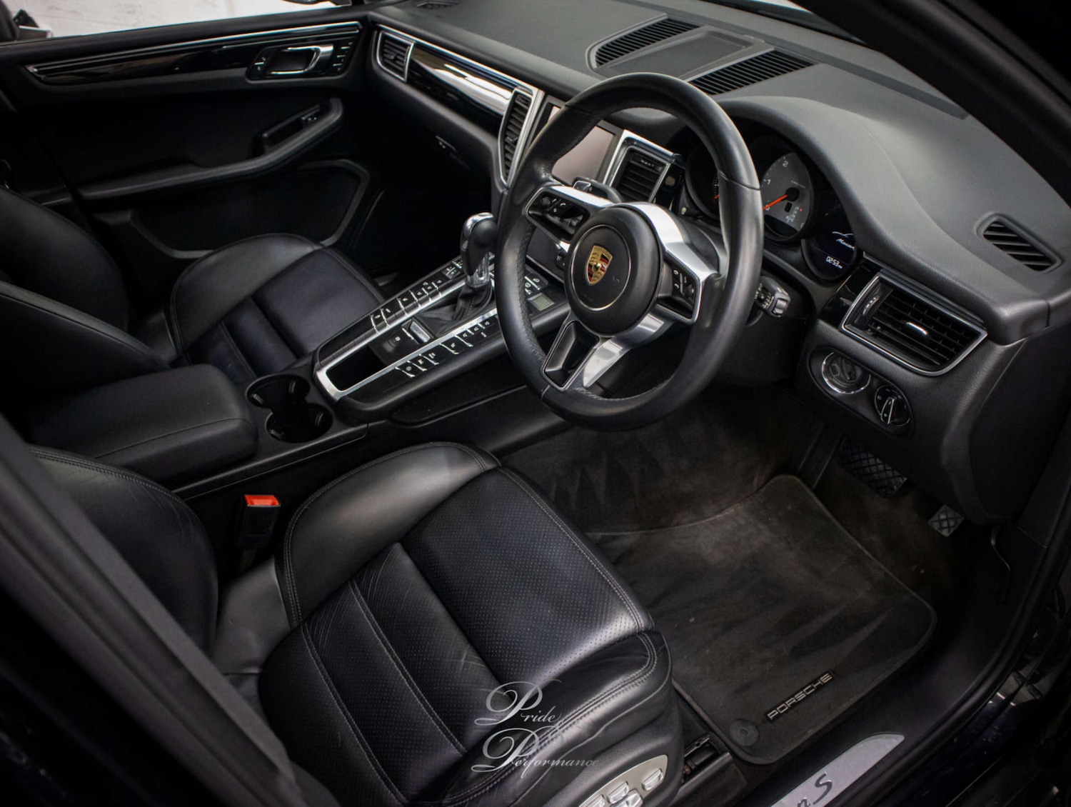 Used Porsche Macan 2015 for sale - 78198762: Photo 2