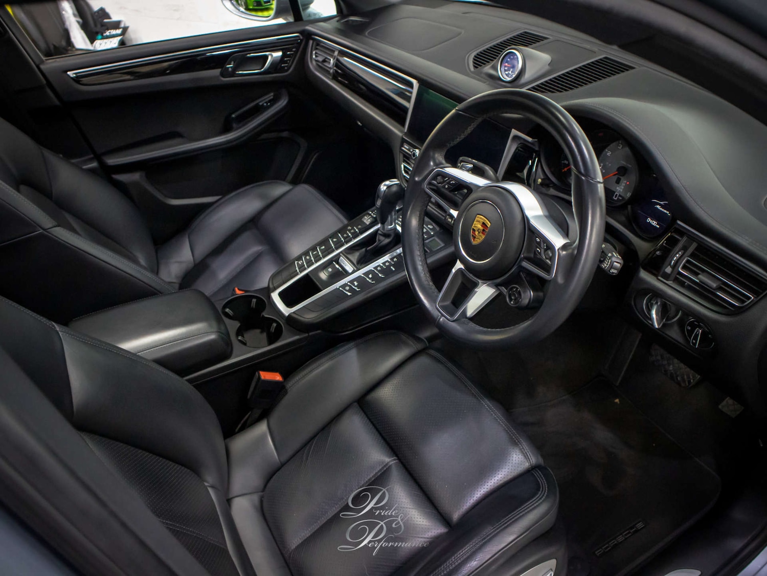 Used Porsche Macan 2019 for sale - 77118029: Photo 2