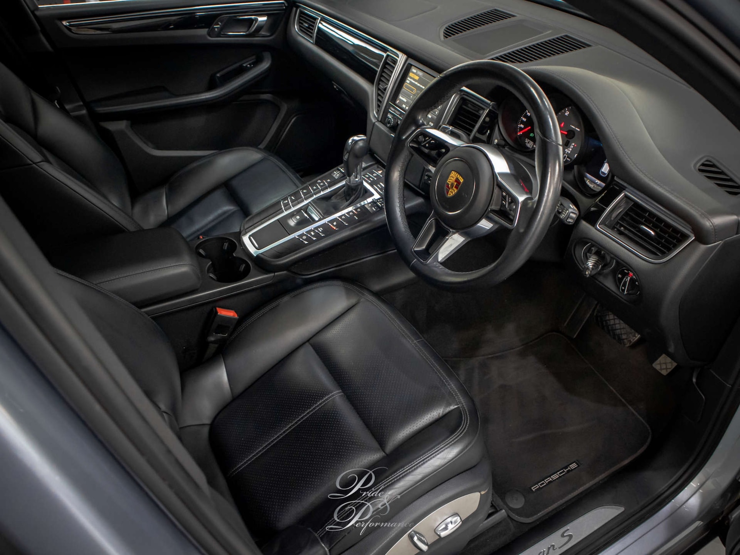 Used Porsche Macan 2015 for sale - 77978801: Photo 2