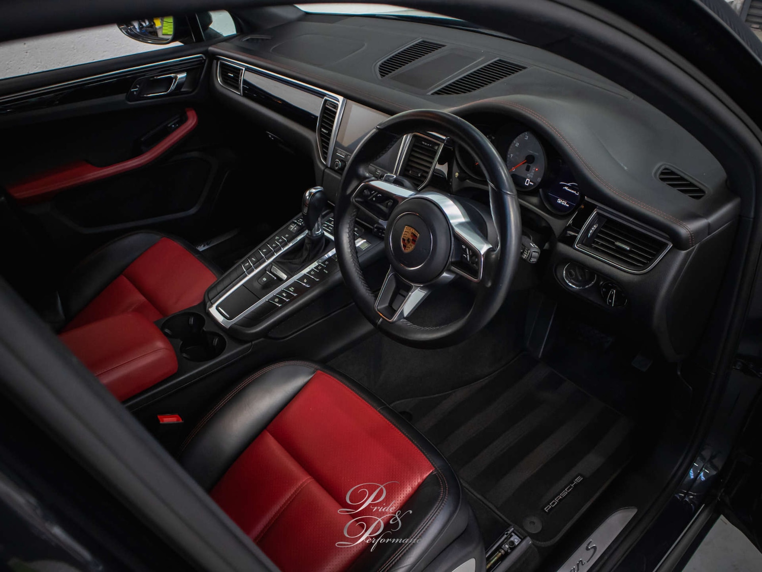 Used Porsche Macan 2018 for sale - 76900089: Photo 2