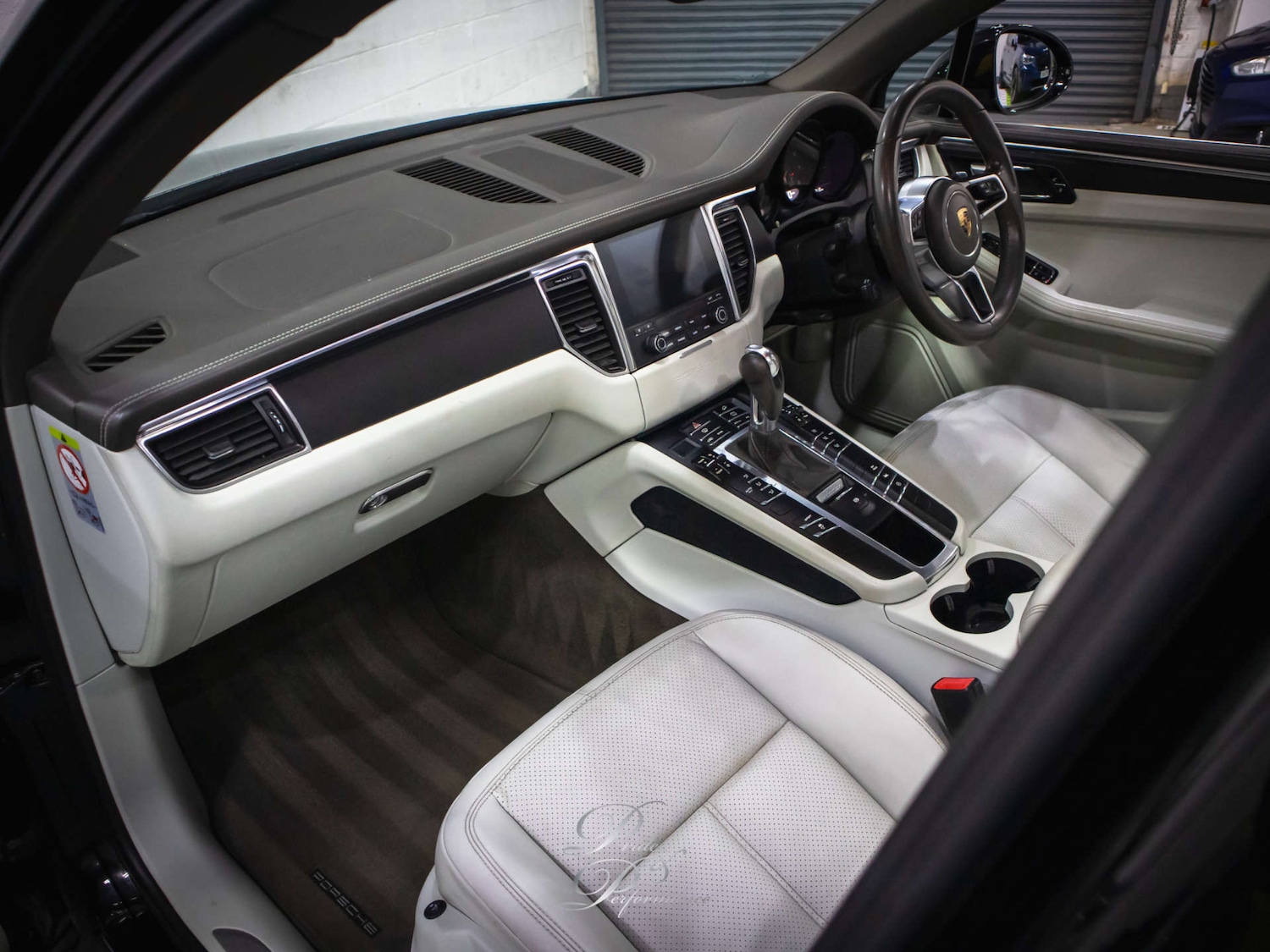 Used Porsche Macan 2016 for sale - 77431853: Photo 23