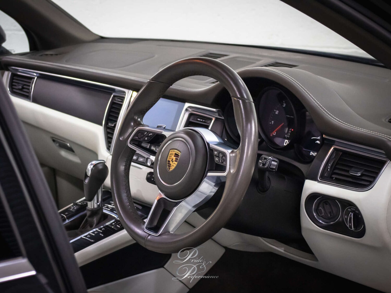 Used Porsche Macan 2016 for sale - 77431853: Photo 25