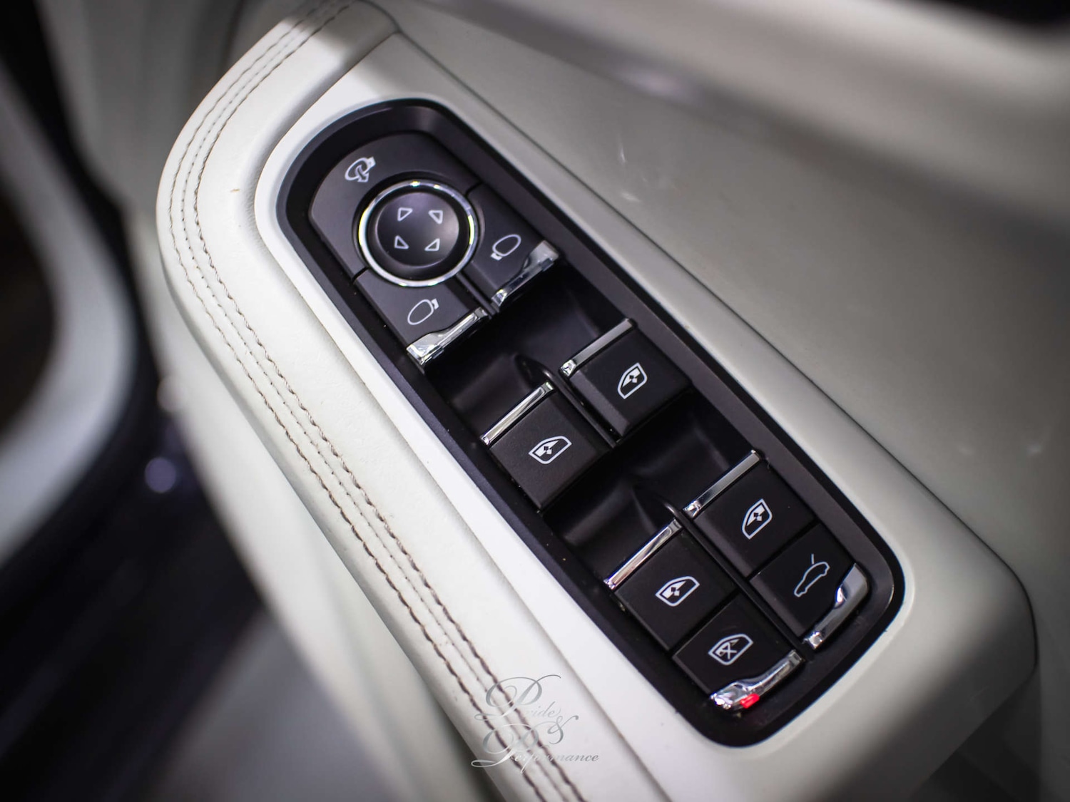 Used Porsche Macan 2016 for sale - 77431853: Photo 31