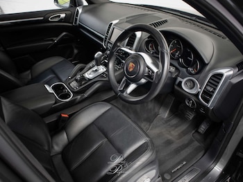 Used Porsche Cayenne 2015 for sale - 78984093: Photo