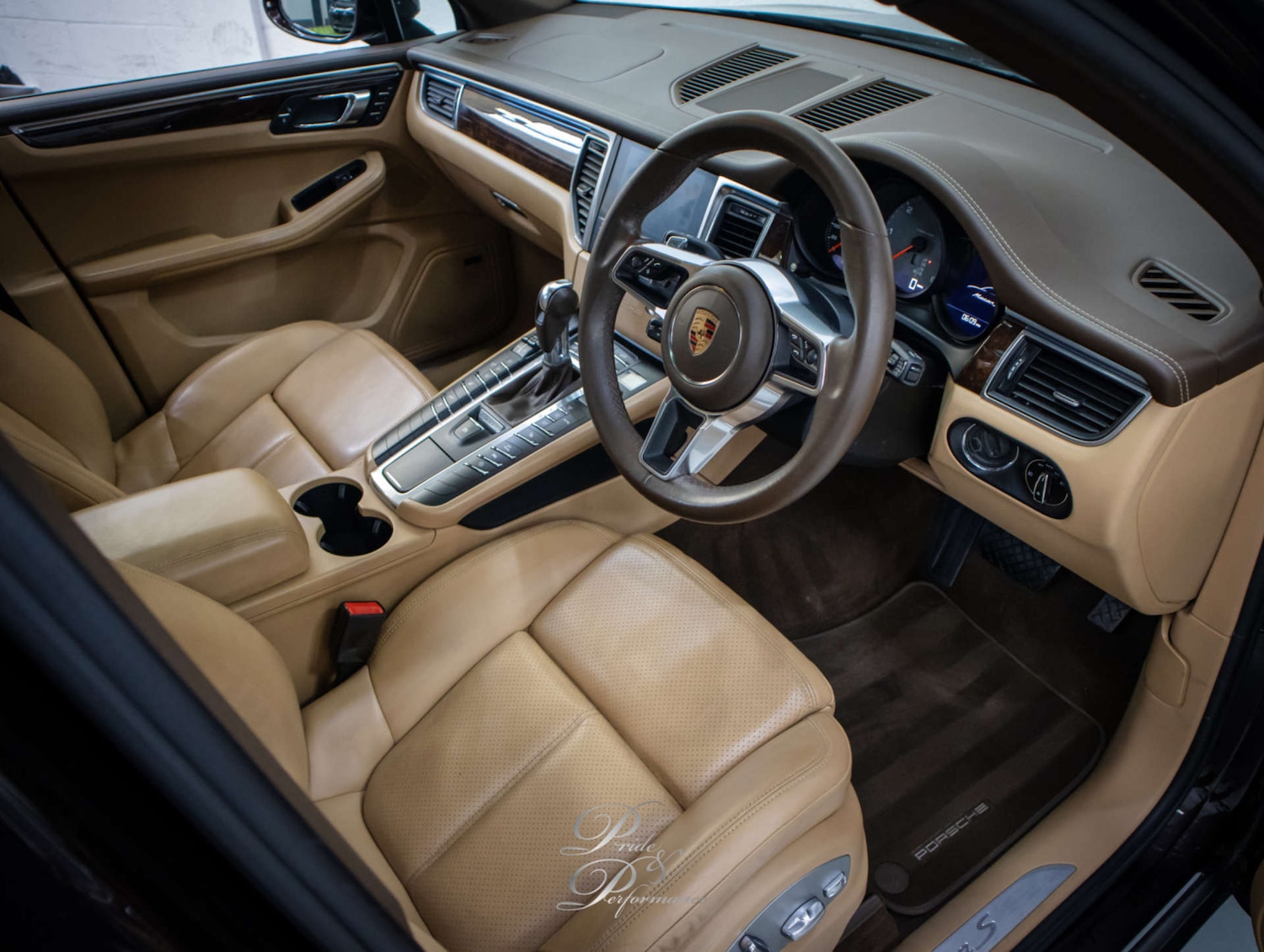 Used Porsche Macan 2017 for sale - 78148810: Photo 2