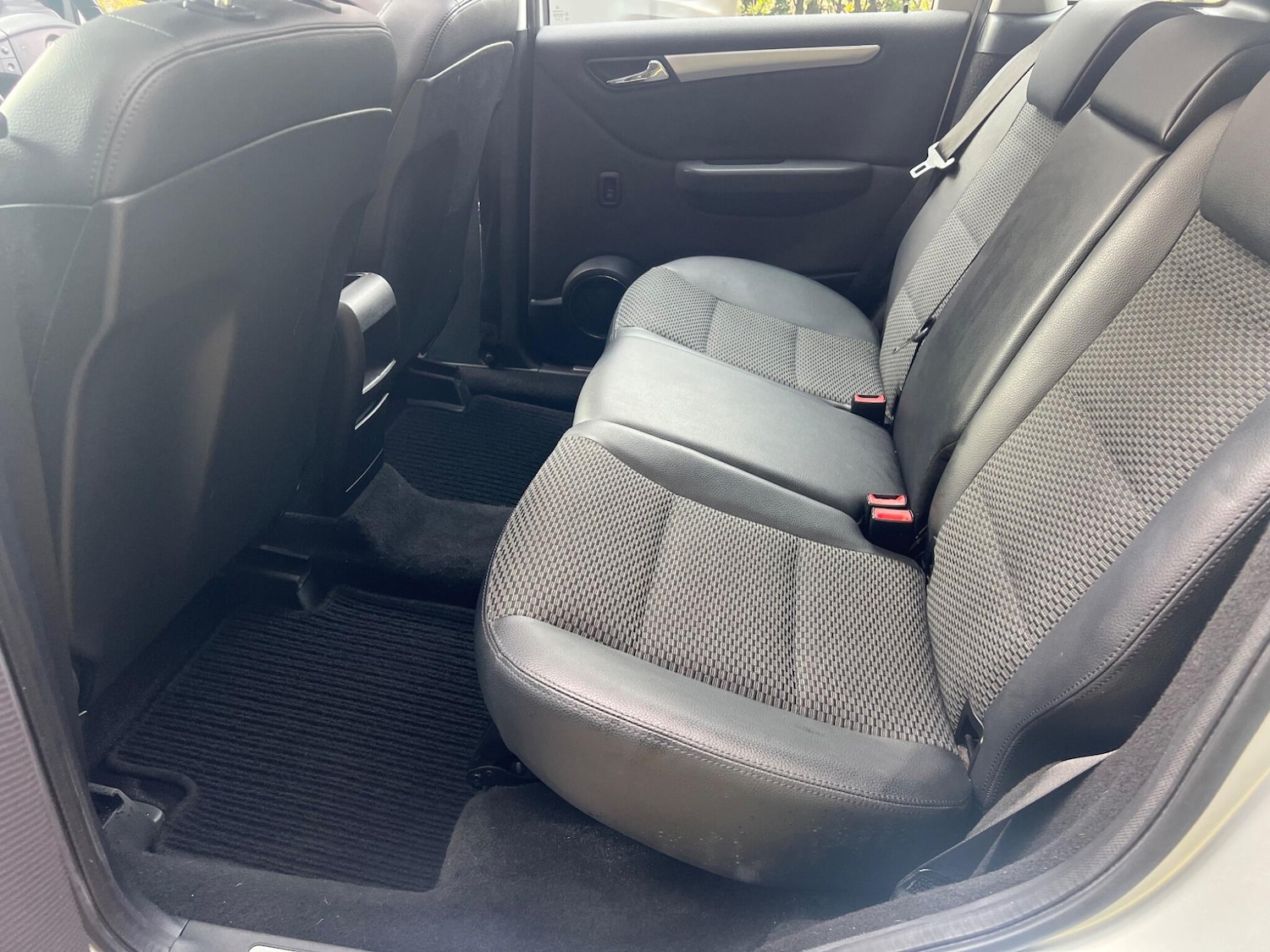 Used Mercedes-Benz B Class 2010 for sale - 76388557: Photo 14