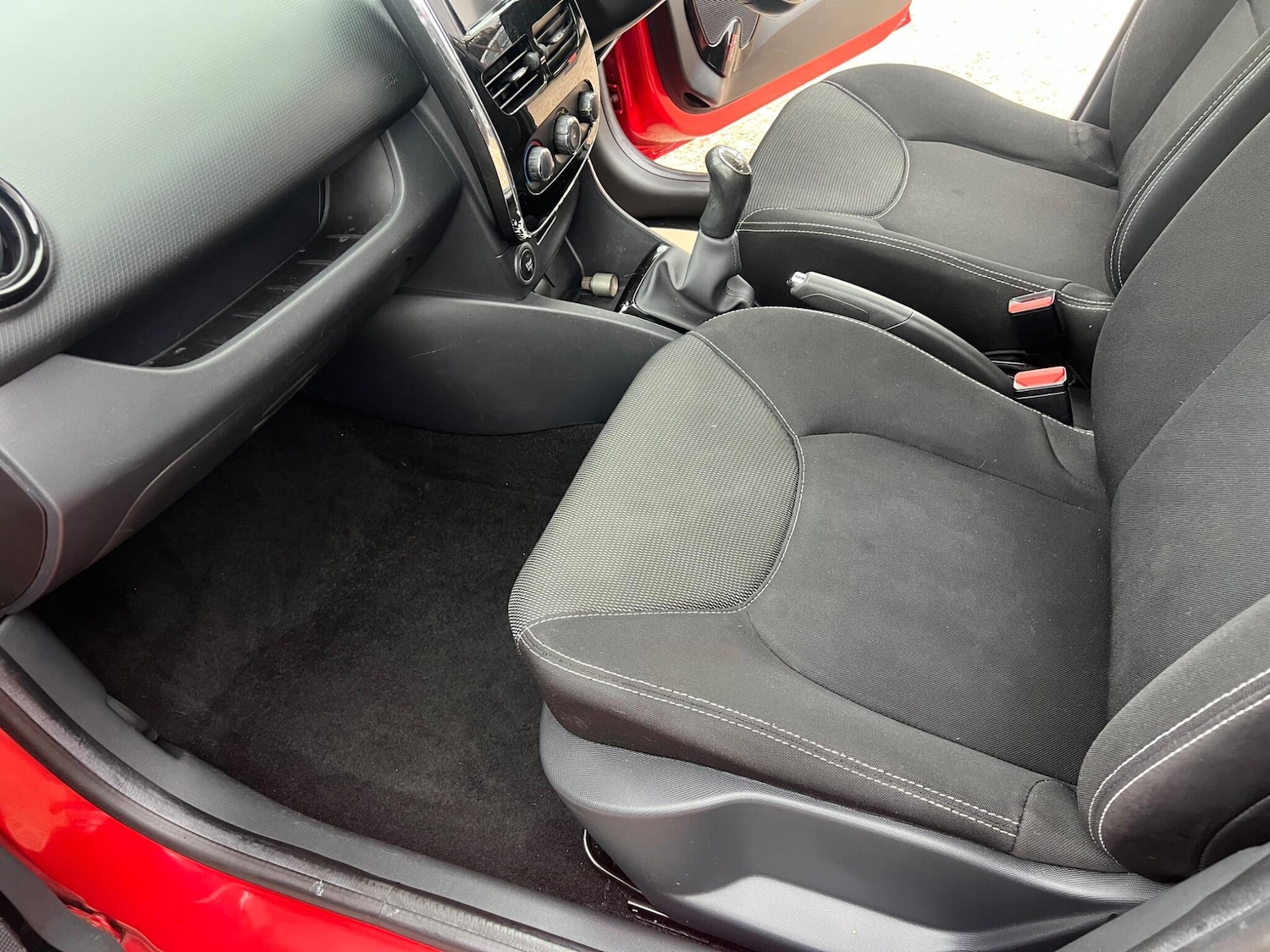 Used Renault Clio 2014 for sale - 76306310: Photo 10