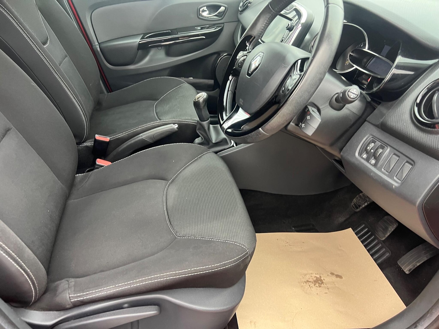 Used Renault Clio 2014 for sale - 76306310: Photo 11