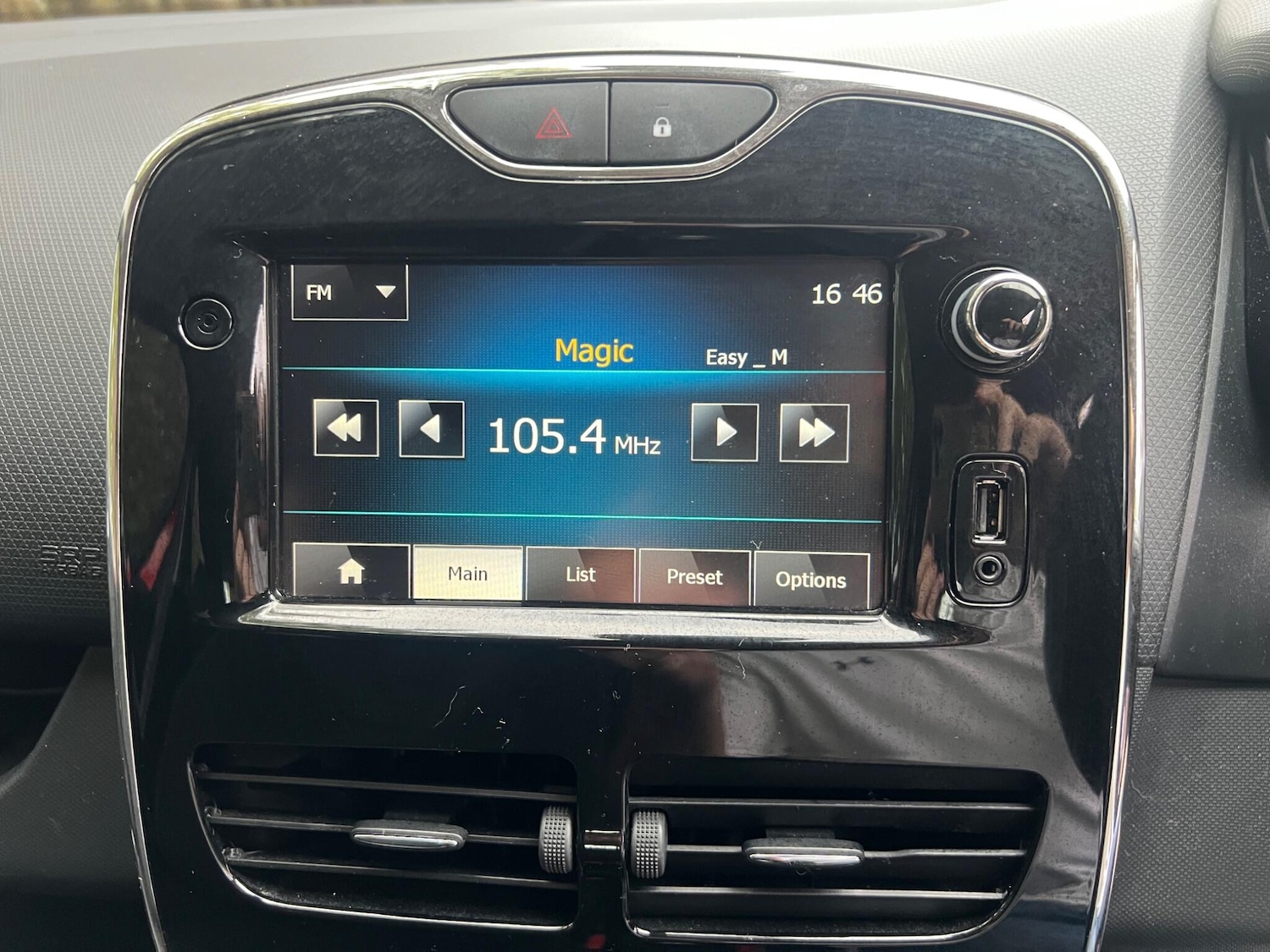 Used Renault Clio 2014 for sale - 76306310: Photo 16