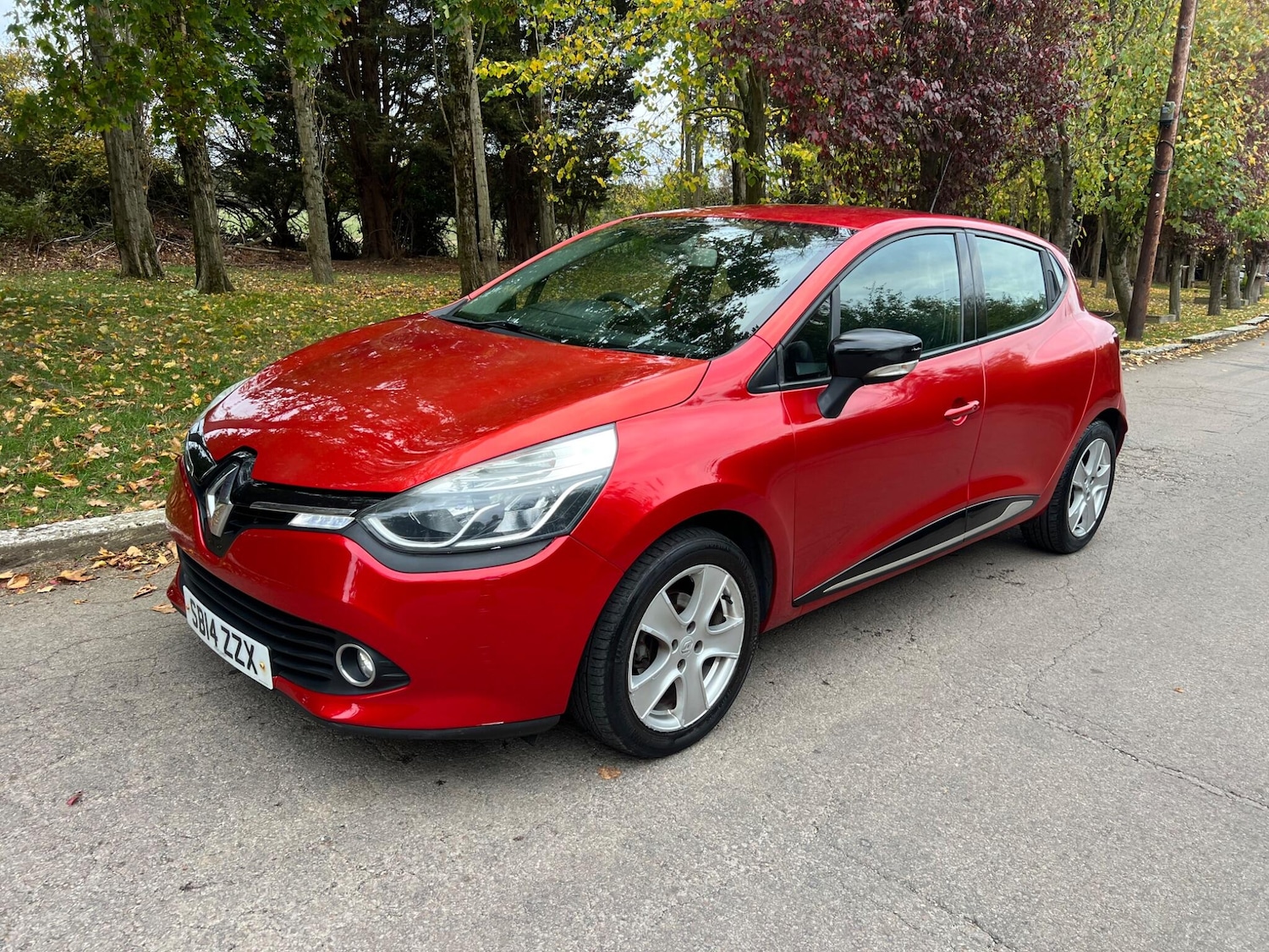 Used Renault Clio 2014 for sale - 76306310: Photo 2
