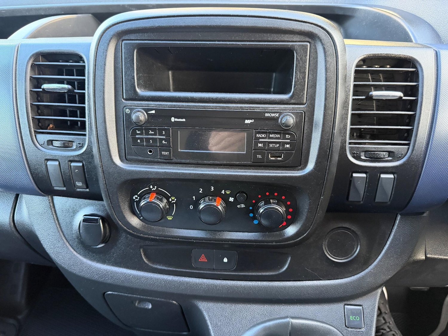 Used Vauxhall Vivaro 2015 for sale - 77202876: Photo 16